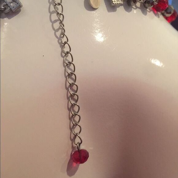 Red and silver necklace - Picture 7 of 8